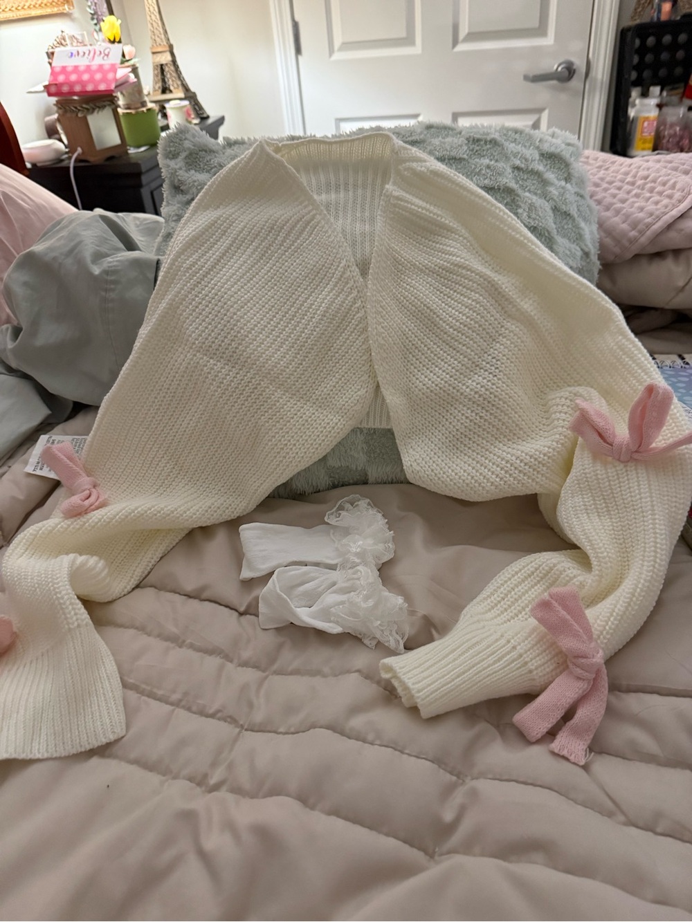 🌻🍎🍏SHEIN Cream Knit Bolero with Pink Bow Sleeve Ties